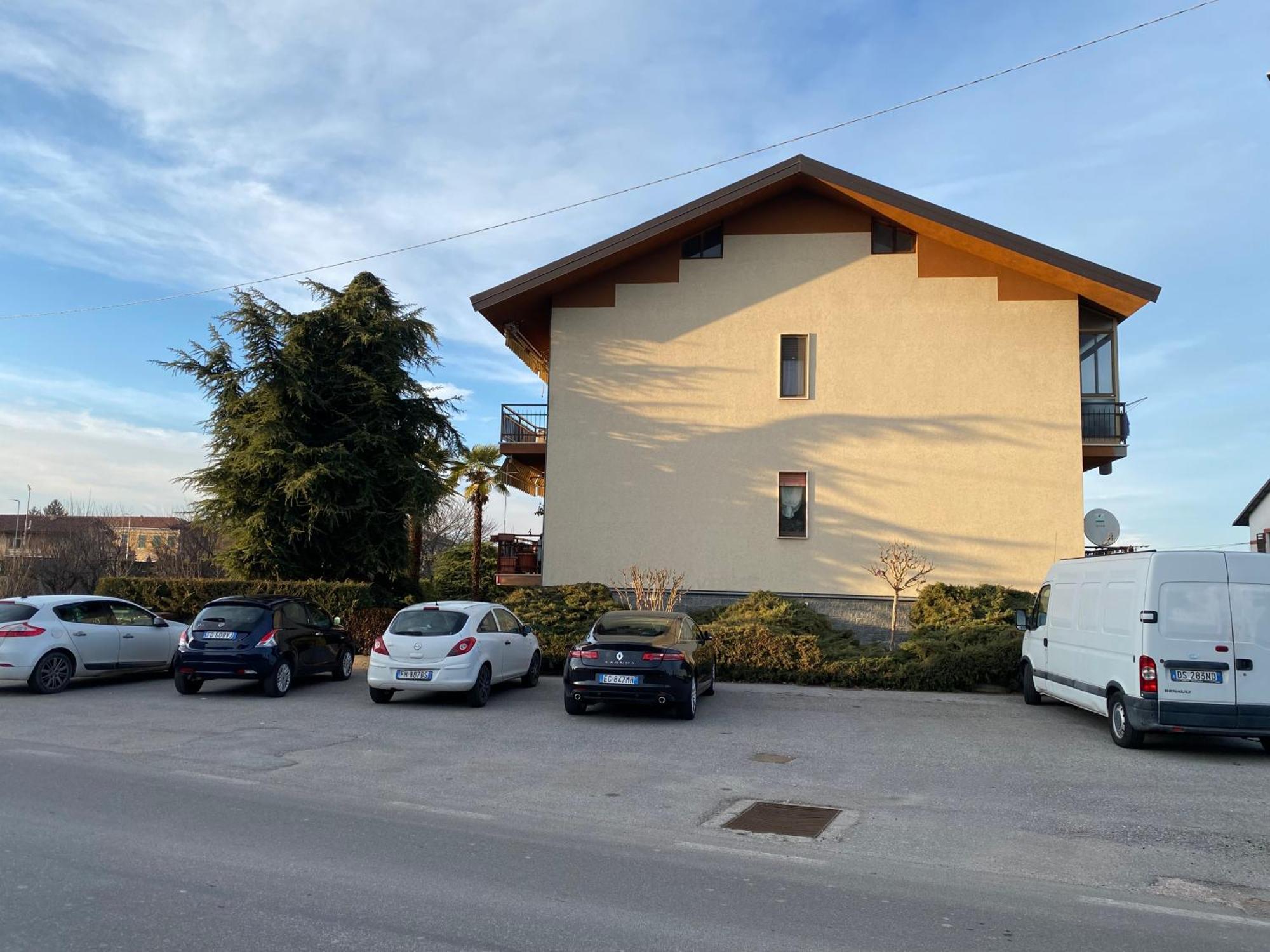 Elegante Appartamento Tre Amis - Doppio Garage & Free Wifi - Ac Centallo Extérieur photo